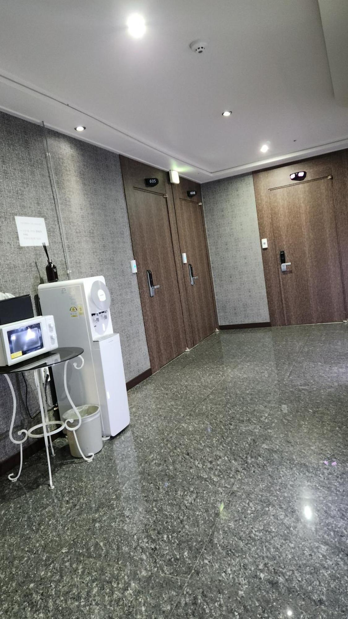 Galleria Hotel Suwon Exterior photo